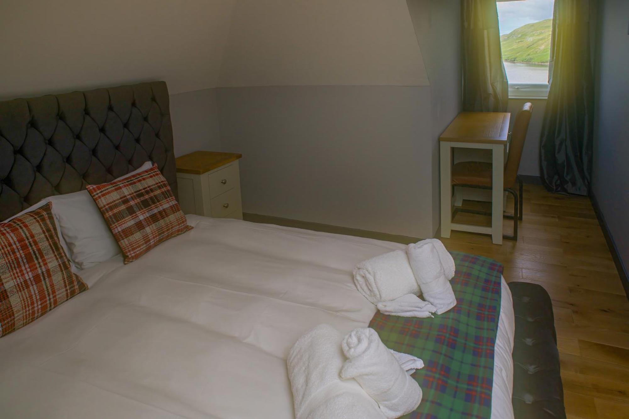Luxury 4 Bedroom Cottage With Stunning Views Near Fairy Pools! Carbost  Dış mekan fotoğraf