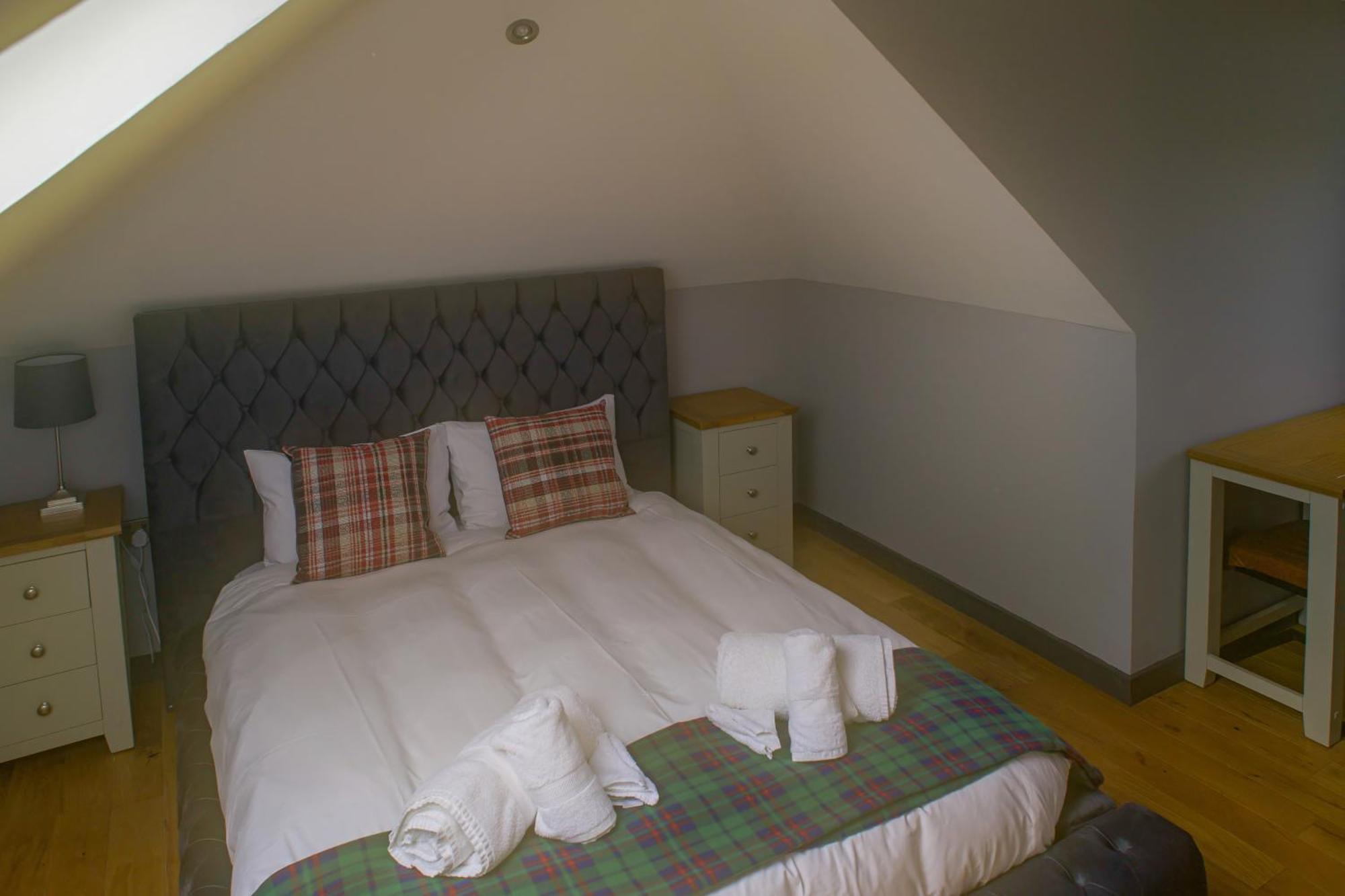 Luxury 4 Bedroom Cottage With Stunning Views Near Fairy Pools! Carbost  Dış mekan fotoğraf