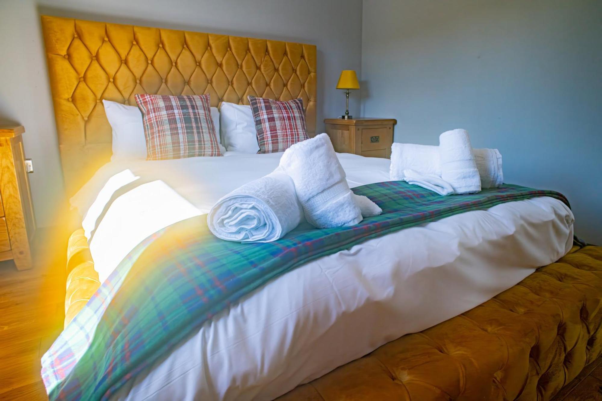 Luxury 4 Bedroom Cottage With Stunning Views Near Fairy Pools! Carbost  Dış mekan fotoğraf