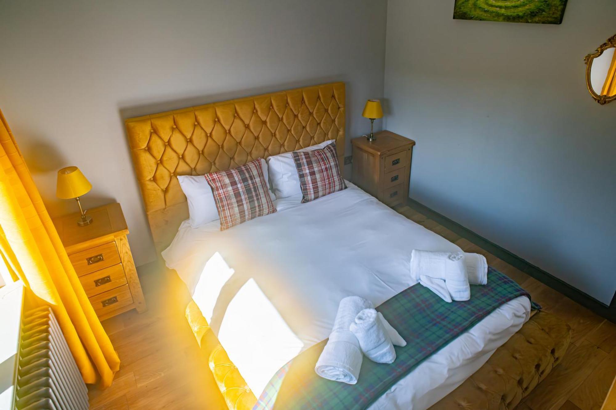 Luxury 4 Bedroom Cottage With Stunning Views Near Fairy Pools! Carbost  Dış mekan fotoğraf